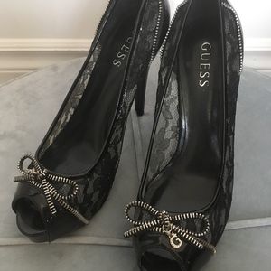 Guess Gwhersis peep toe